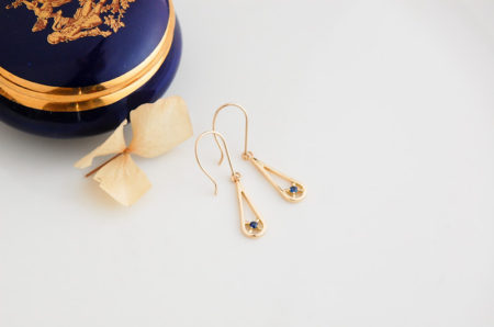 サファイアのK18ピアス