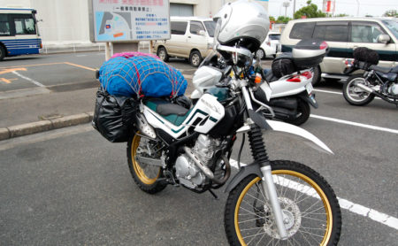 父のバイク。荷物満載