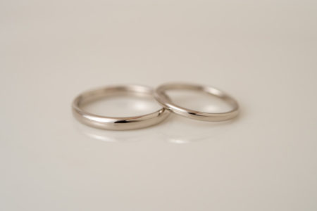 すっきりシンプルなK18WG結婚指輪