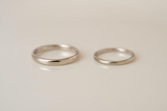 すっきりシンプルなK18WG結婚指輪