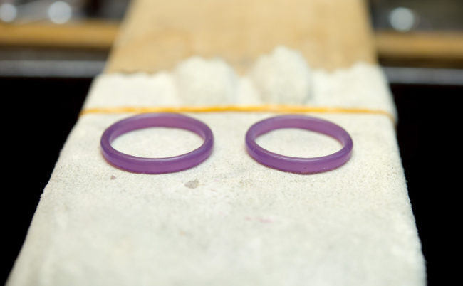 槌目模様の入ったプラチナの結婚指輪　WAX原型
