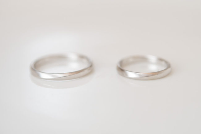 ひねりのあるプラチナの結婚指輪