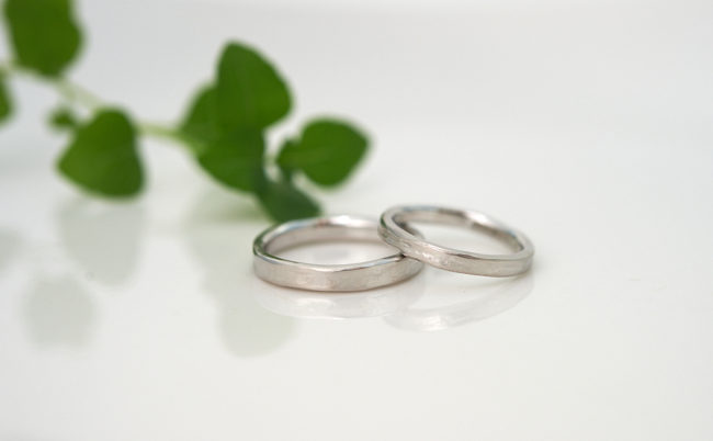 自然な風合いのプラチナ結婚指輪