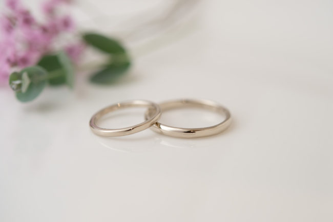 ふたりでつくる結婚指輪 - シンプルなK18WGの結婚指輪