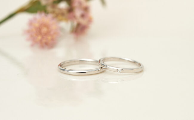 ふたりでつくる結婚指輪 - ダイヤモンドが煌めくシンプルなプラチナの結婚指輪
