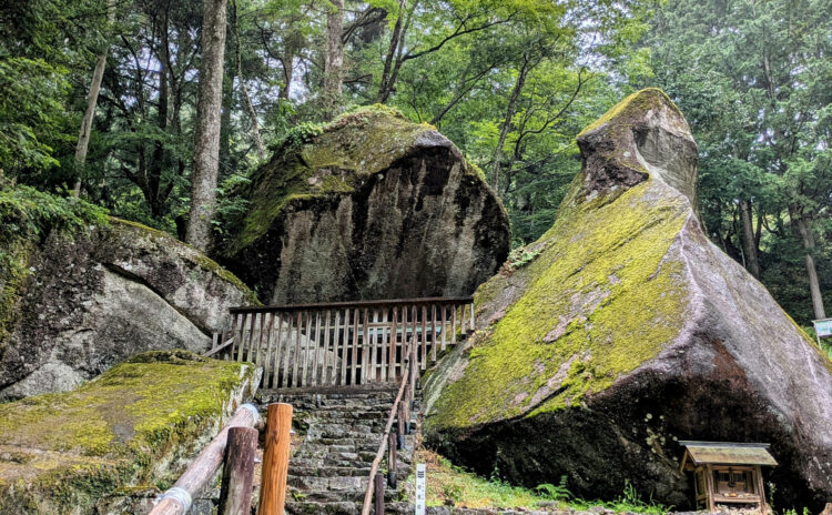 金山巨石群（岩屋岩蔭遺跡）