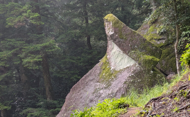 金山巨石群（岩屋岩蔭遺跡）