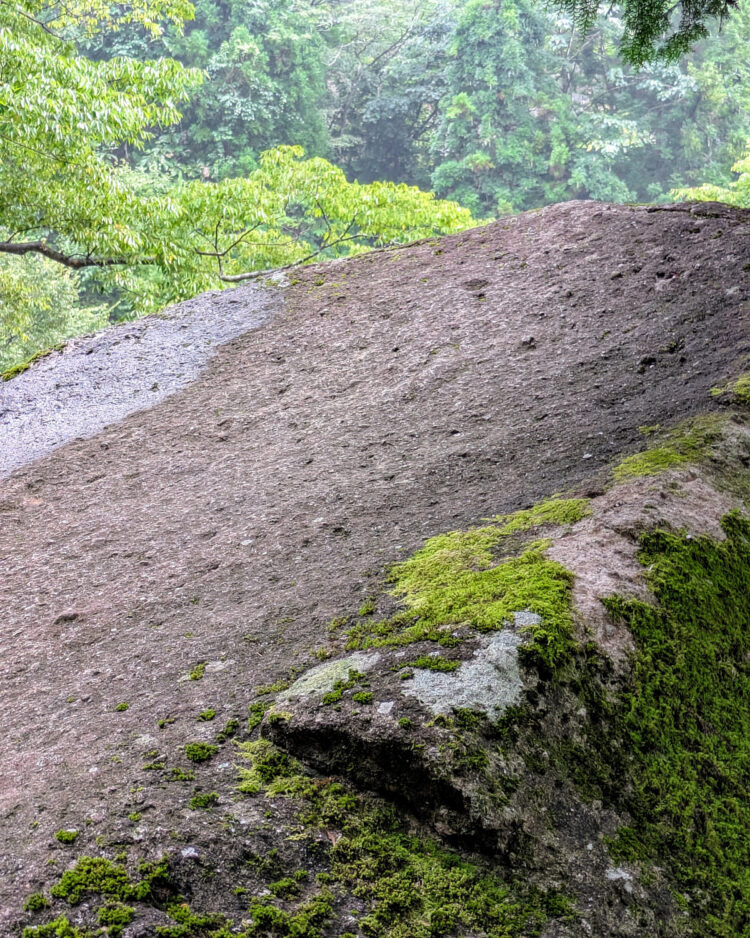 金山巨石群（岩屋岩蔭遺跡）