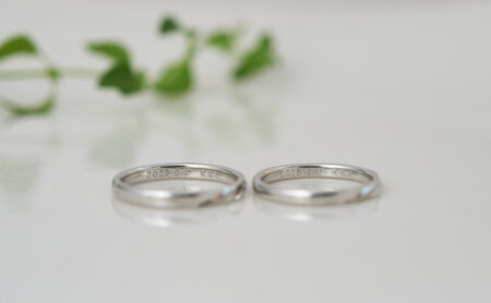 ツイストデザインのプラチナ結婚指輪